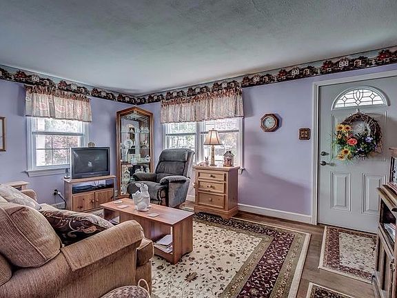 4th image of 411 Hallam Ave