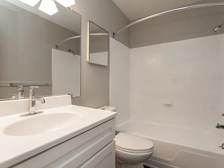 The Avenue Apartments — Photo 24