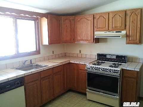 2nd image of 36 Arrowhead Ln