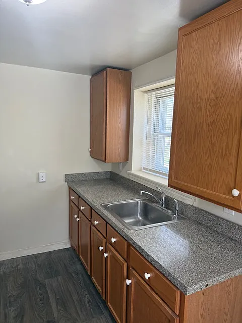 Building Photo - 76 Sayers Ave #2
