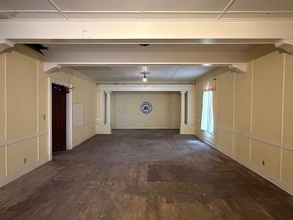4th image of 1030 Worthington St