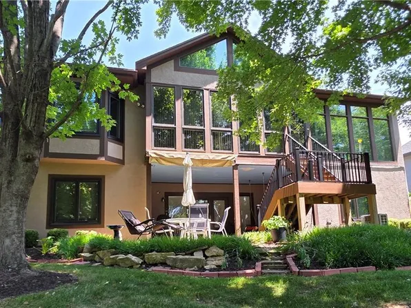12556 Farley St, Overland Park, KS 66213