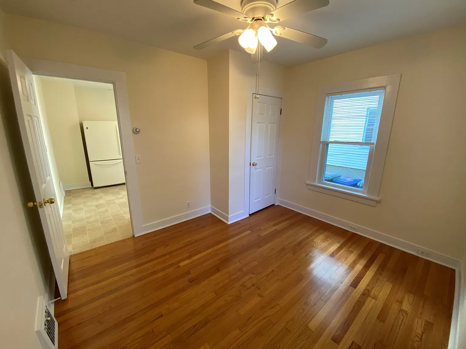 2 bed, 950 sqft, $2,100 — Photo 3
