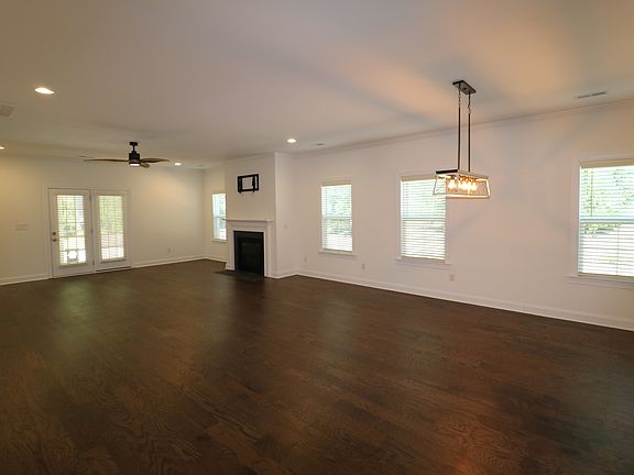 3rd image of 772 Gibb St