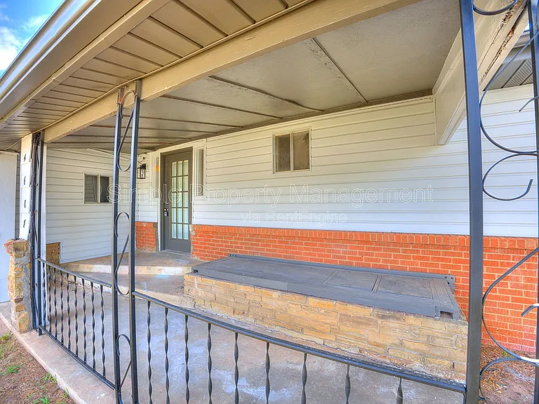 4608 N Libby Ave — Photo 2