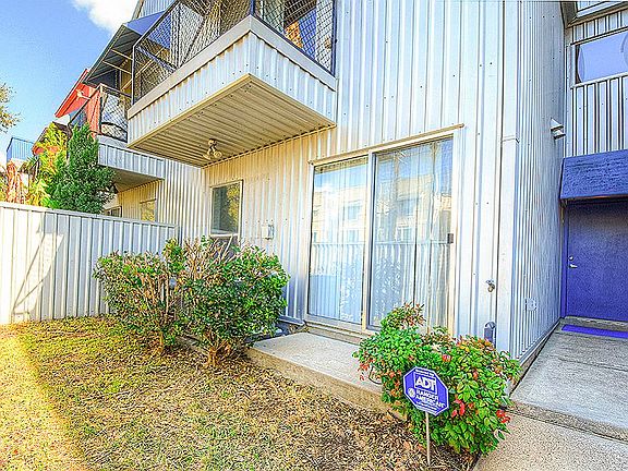 4th image of 2815 Crawford St