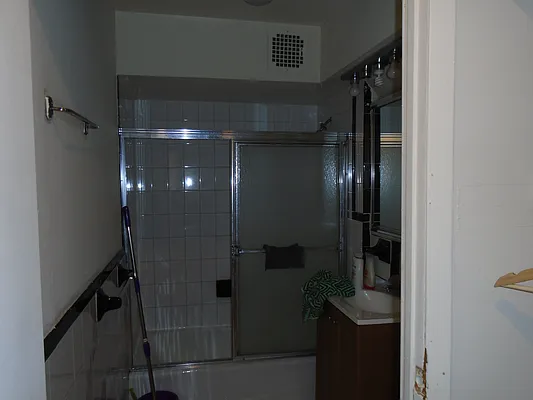 Rented by 18 REALTY | media 11