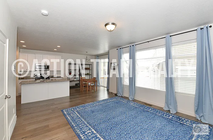 1632 N Apache Rd — Photo 2