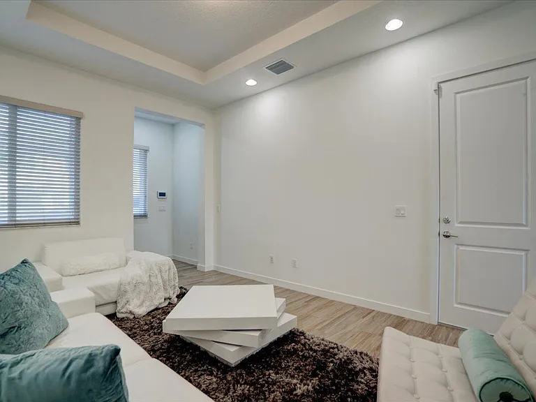 1451 Pioneer Way — Photo 8