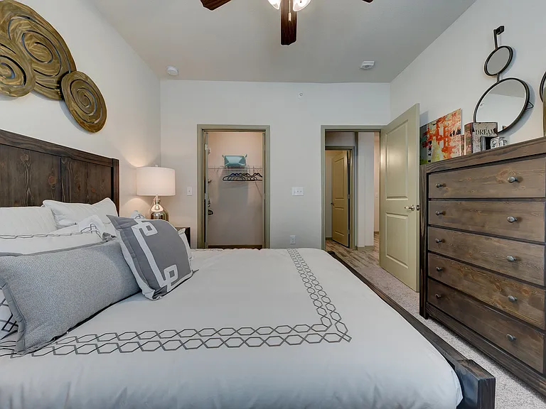 Estraya Westover Hills Apartments — Photo 26