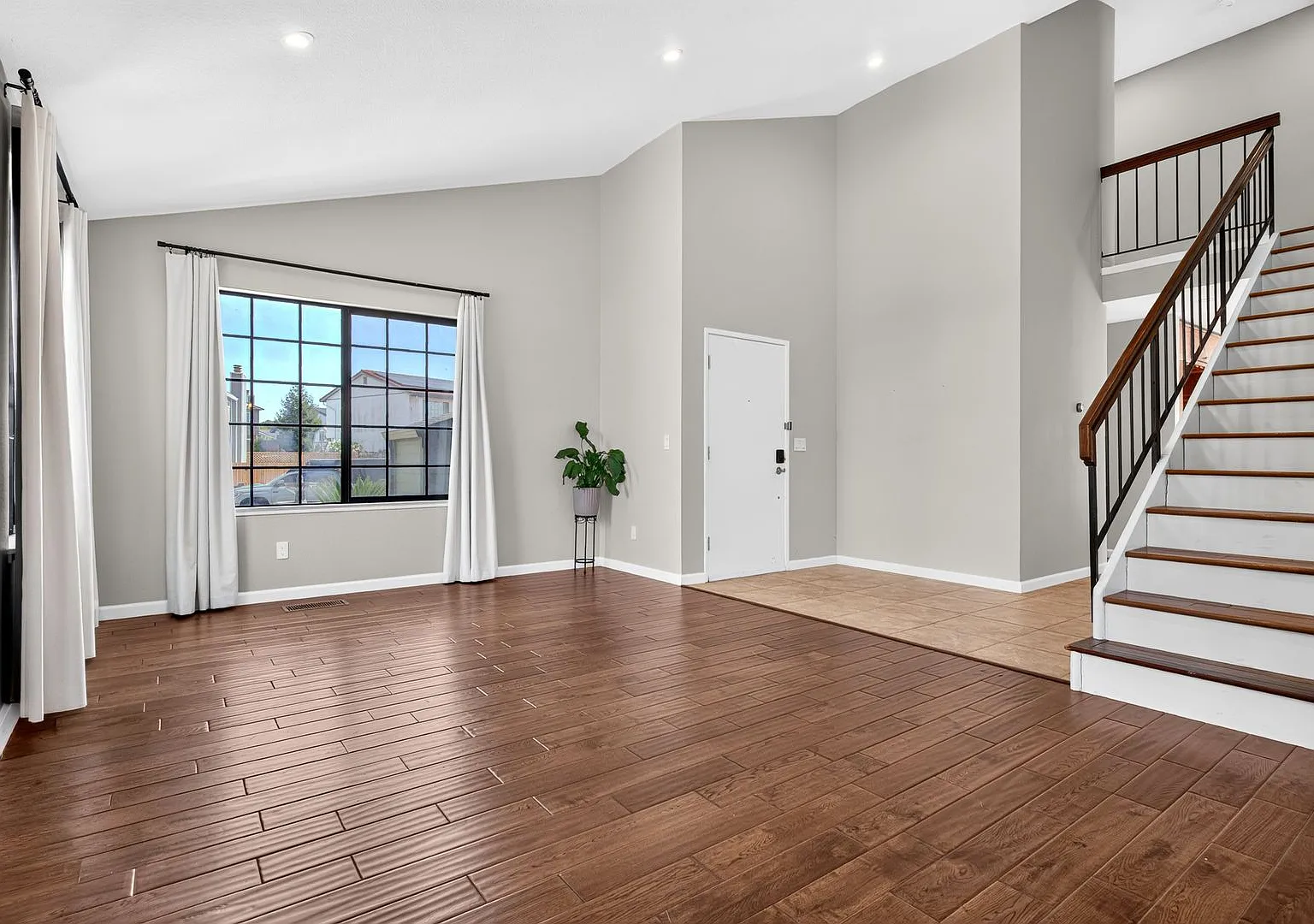Gorgeous 4-Bedroom Hercules Home w/ Bay View — Photo 2