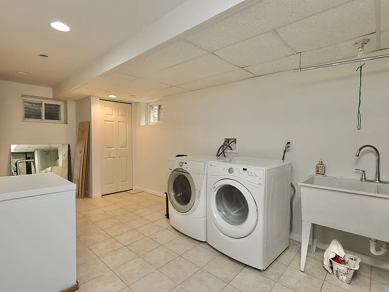 613 Leamington Ave — Photo 29