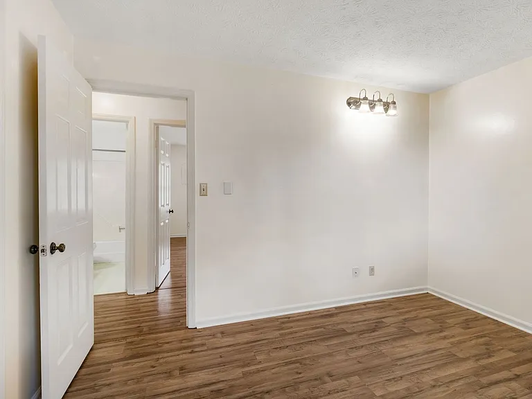 35 Hamburg Dr — Photo 38