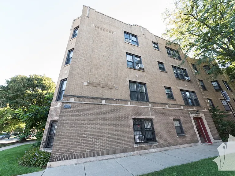 4549 N Leavitt St #3 — Photo 2