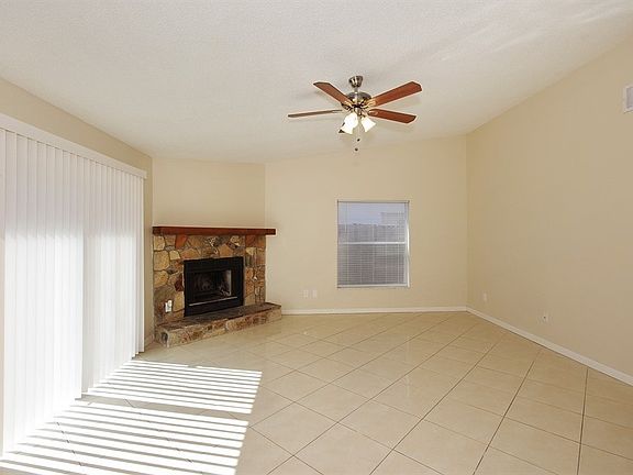 5th image of 610 Oak Manor Cir
