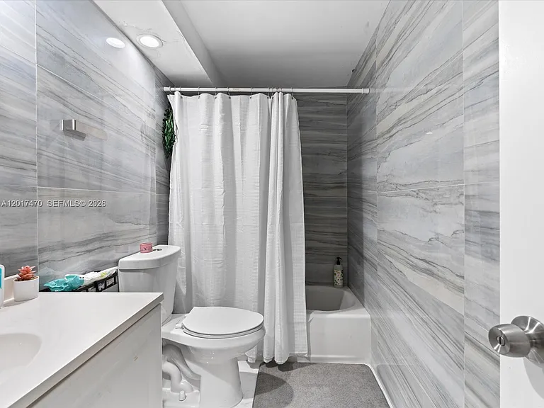 5005 Collins Ave #222 — Photo 23