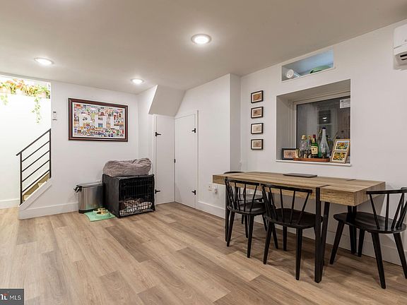 3rd image of 212 Catharine St #3