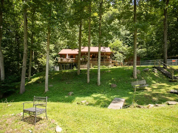 118 Forgotten Ln, Hampton, TN 37658