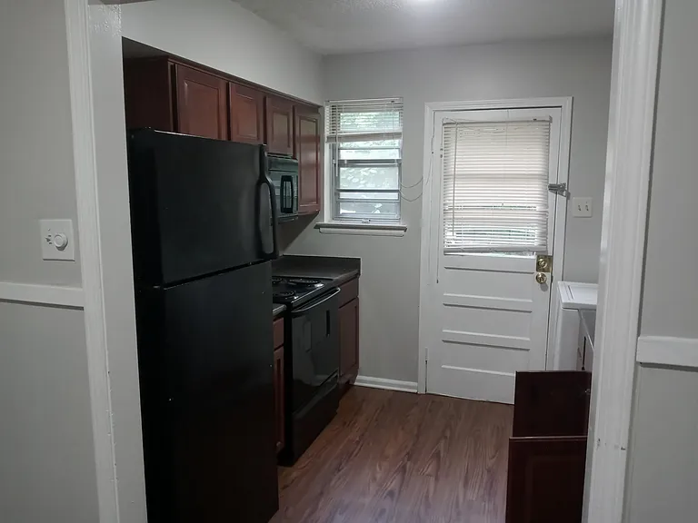 687 Dickinson St — Photo 5