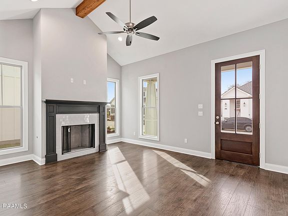 3rd image of 507 Flores Ct