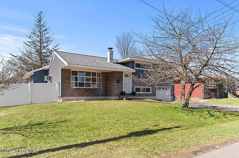 2nd image of 3 Nicholas Drive