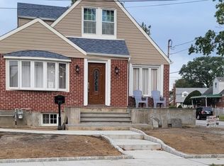 73 Mary St, Valley Stream, NY 11580