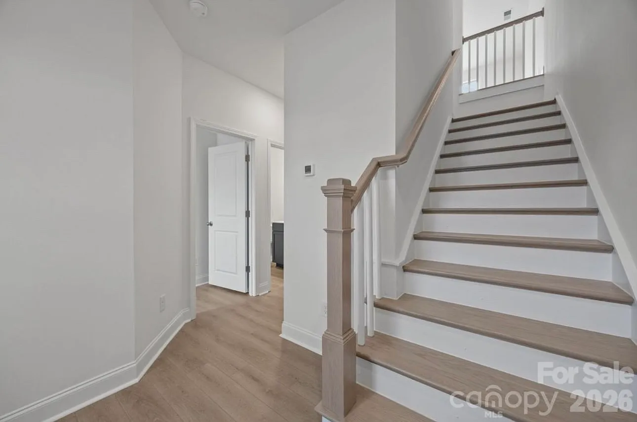 3 bed, 3.5 bath, 1913 sqft, $2,990 — Photo 3