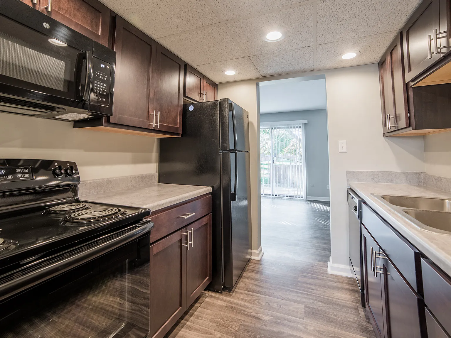 Barrington Estates Apartments — Photo 2