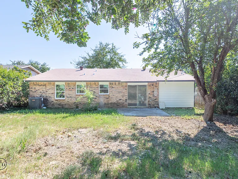 2318 May Ln — Photo 16