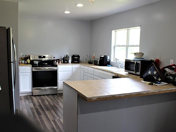 4th image of 160 Shady Ln