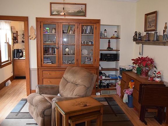 4th image of 232 Wilbur Ave