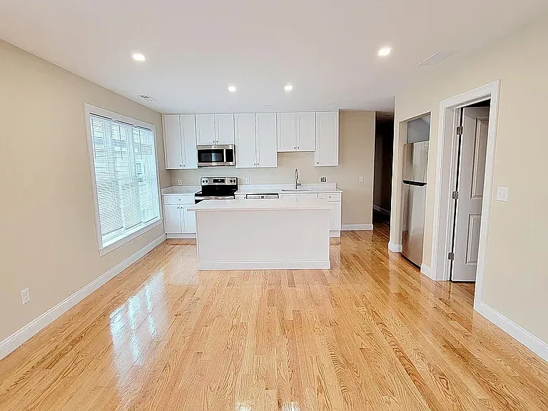 64 Waverly St — Photo 1