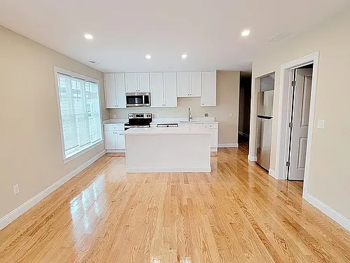 64 Waverly St Photo 1