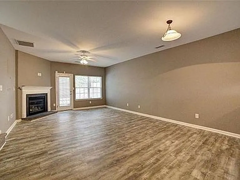 461 Revolution Ln — Photo 11