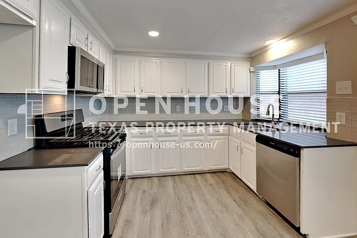 2111 Holly Hill Ln — Photo 7