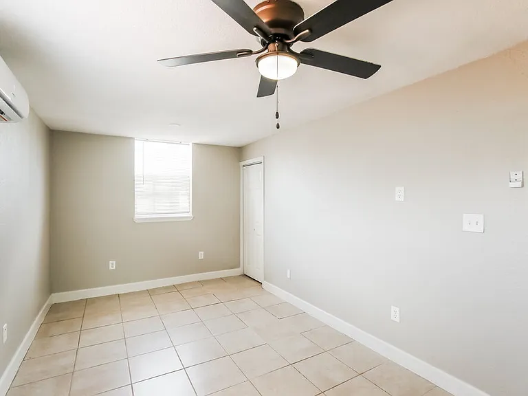 5319 NE 17th Ave — Photo 10