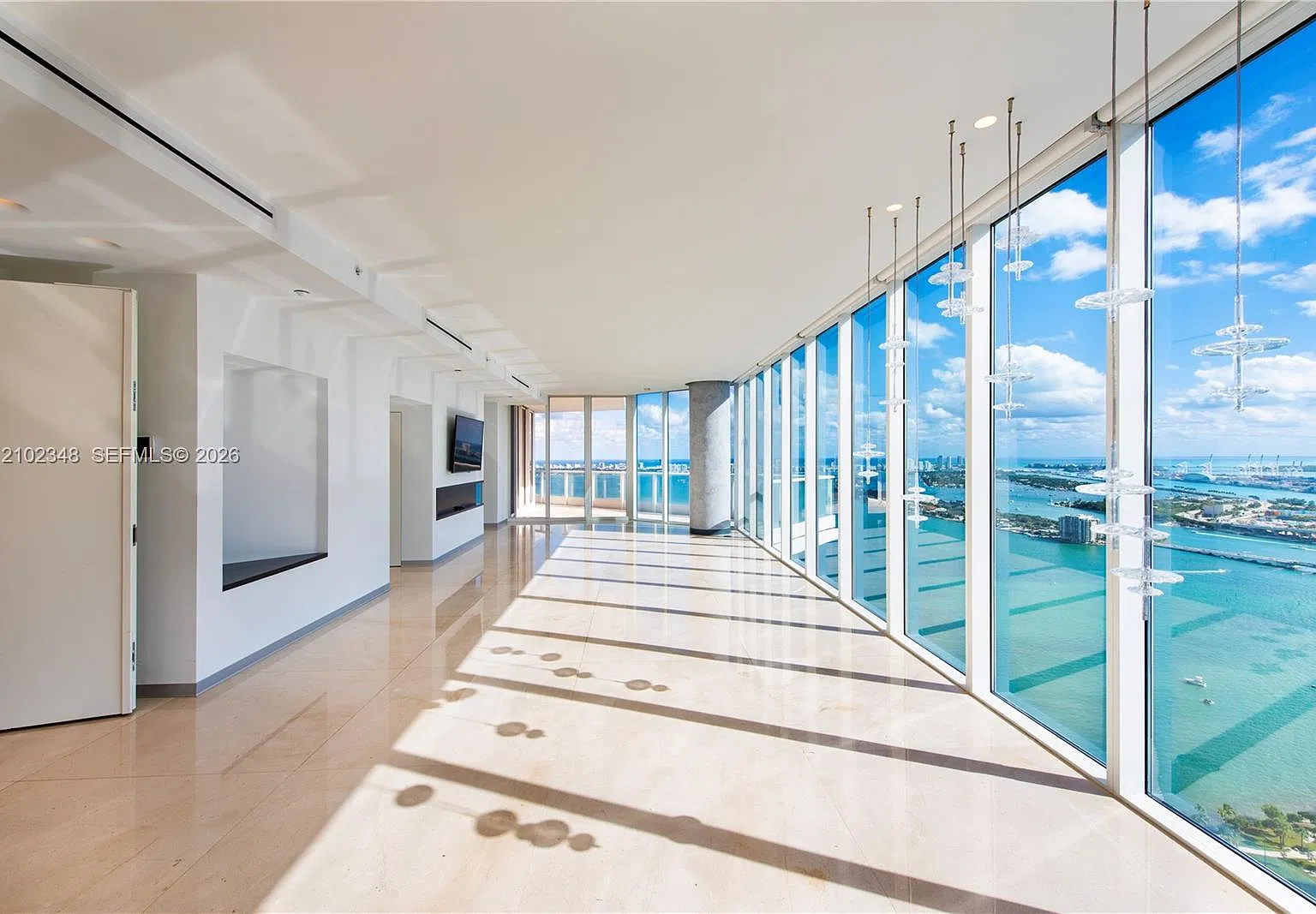 Paramount Bay Condo — Photo 4