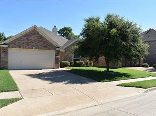 8233 Edgepoint Trl, Hurst, TX 76053