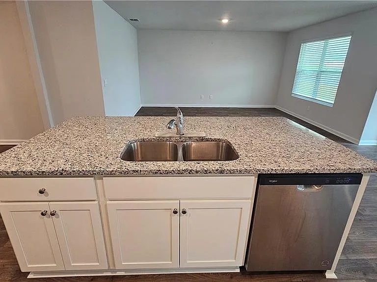 511 Autumns Wood Cir W — Photo 8