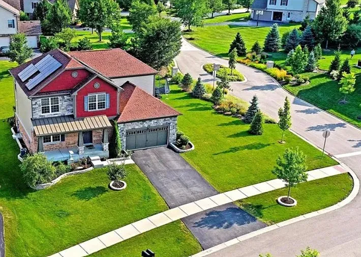 3 Andrew Ln