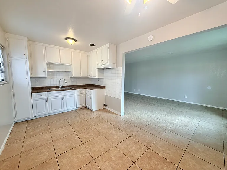 1548 N 11th Ave #D — Photo 5