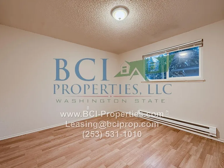1122 Neil St NE — Photo 14