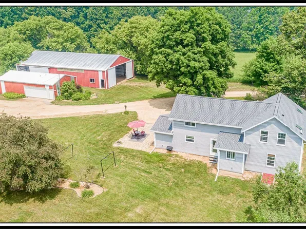 N7897 Hemlock Rd, Bear Creek, WI 54922