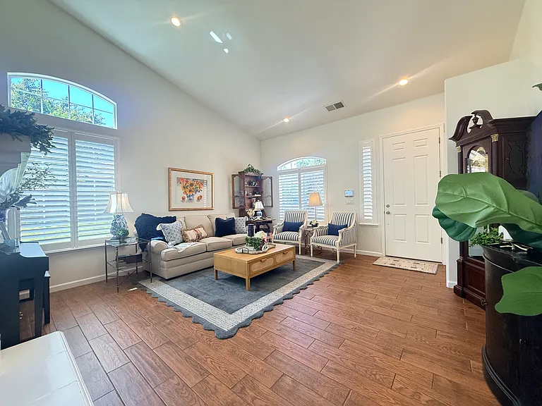 1140 E Sawgrass Ave — Photo 7