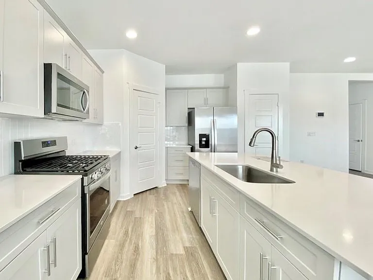 1837 Bonham Ln — Photo 12
