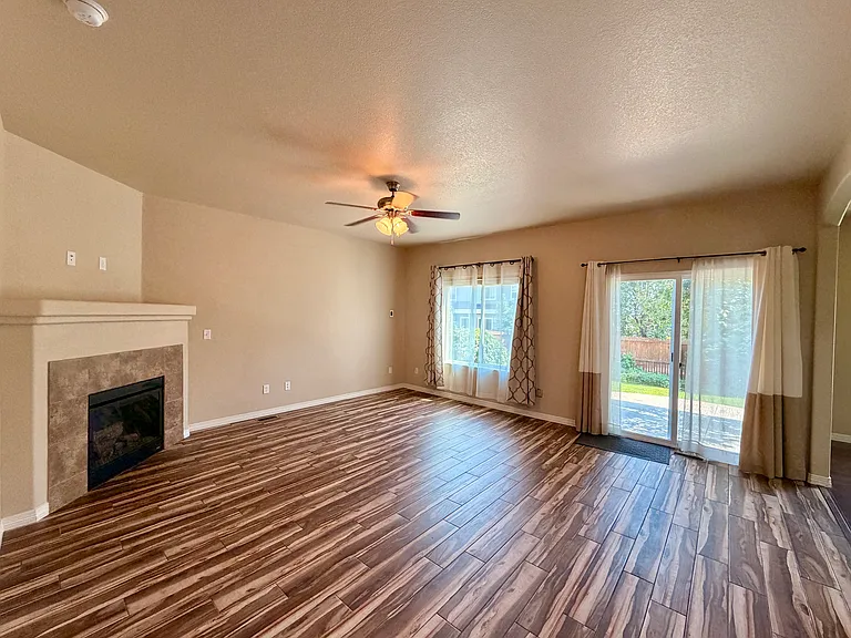 2760 Bridle Dr — Photo 3