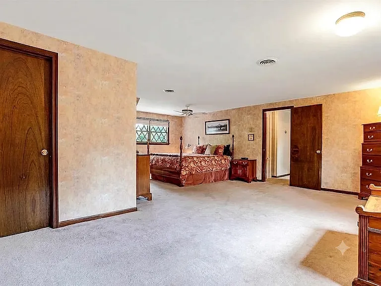 1701 Breezy Acres Rd — Photo 4