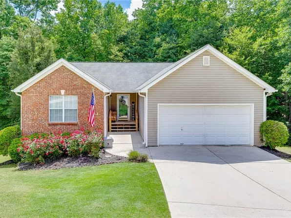 6211 Huntcliff Dr, Flowery Branch, GA 30542