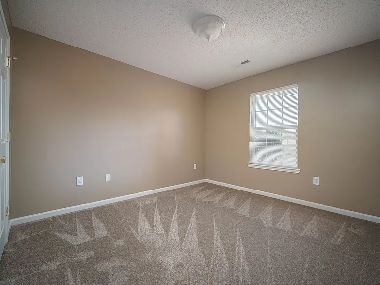 1633 Cobblestone Ln — Photo 13
