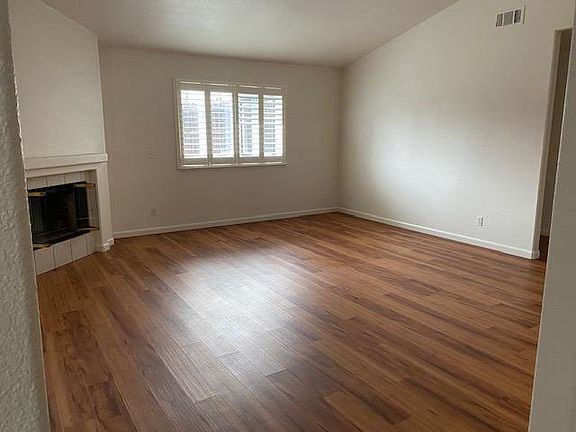 2nd image of 5032 Collina Pl